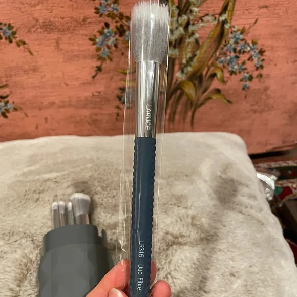 LARUCE CHRISTINE Makeup Brushes set with holder - Picture 4 of 8